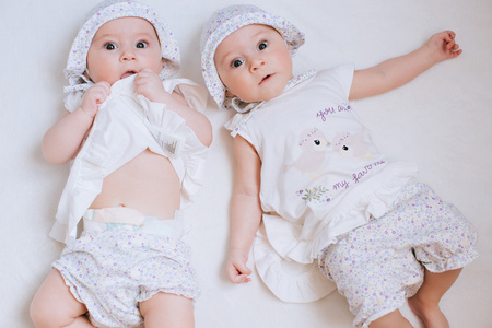 试管婴儿双胞胎多，还是龙凤胎多？