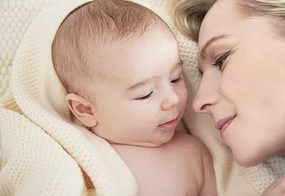 为什么新生婴儿晚上睡觉不踏实，与新生婴儿独特的生理特点有关