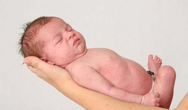新生儿抚触操的重要性，有助于新生儿的长期健康发展