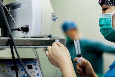 试管婴儿移植术是一种无创非手术技术，痛苦程度低