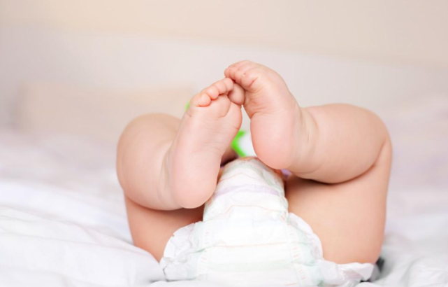 新生婴儿尿垫的正确垫法?