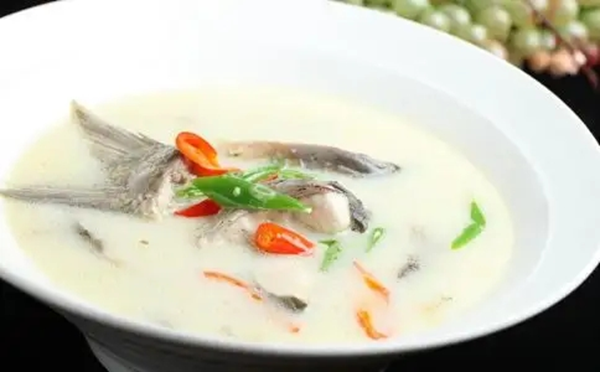 23岁女性来月经可以喝鱼汤吗？