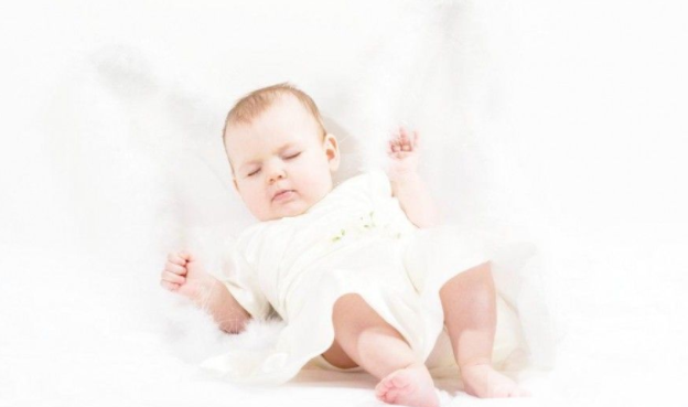 新生儿大便有粘液血色的原因是什么?