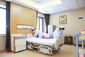 人工受孕医院选择要谨慎，注意医院的规模和技术、医生的临床经验