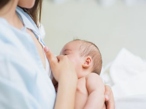 新生儿三个月大便有股酸酸的味道，是怎么回事？