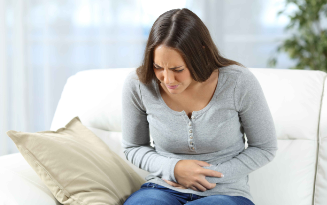 来月经时肠胃不舒服应该怎么处理？