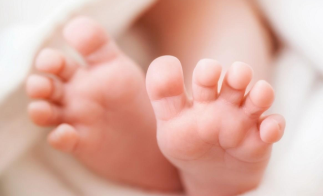 新生儿长黑痣是什么原因?