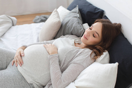 孕期溢乳多怎么办？