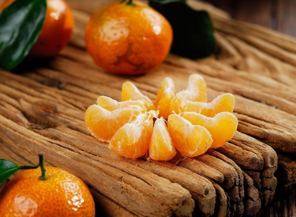 多吃橘柑对孕妈妈身体有好处，橘柑能够为孕妇提供丰富的营养物质