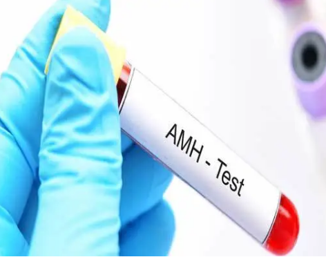 AMH小于2会增加女性不孕不育的几率，但调理身体后也可自然受孕