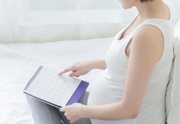 怀孕16周小腹硬一般是由于胎儿长大导致的，在必要情况下要及时就医