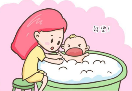 给刚出生的宝宝洗澡需要注意哪些事情呢？