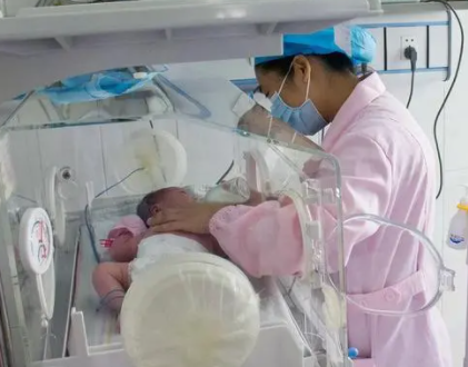 新生儿湿肺一般需要住院观察几天比较好？