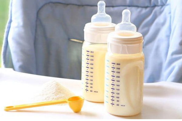 怎样给即将要断奶的宝宝选择配方奶粉呢？