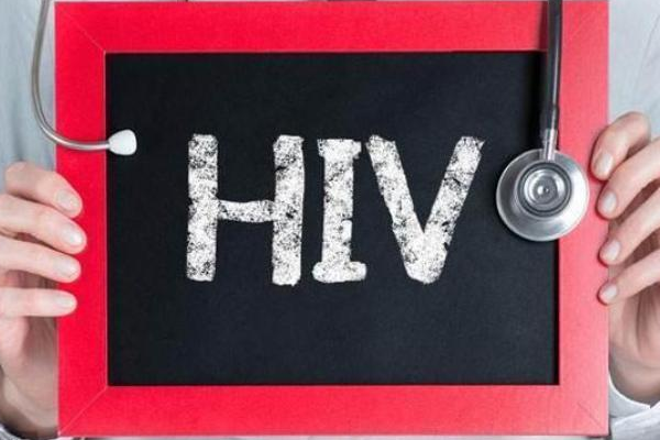 感染HIV女性的卵泡中也会携带HIV病毒吗？