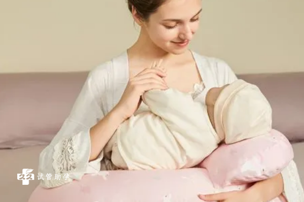 母乳喂养国际标准时间一览，六个月之后断奶时最佳时间