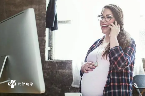 八个月孕妇上班要注意过度劳累，附过度劳累带来的十大症状