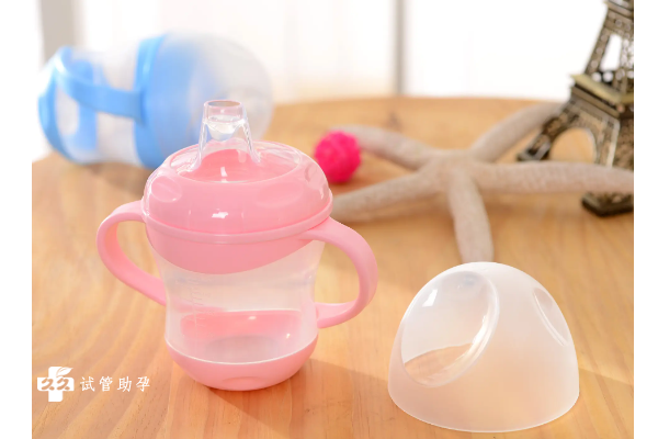 7个月的宝宝能用鸭嘴杯吗，教你正确使用鸭嘴杯的方法