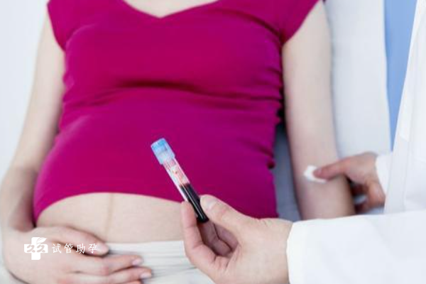 做试管婴儿时出现空囊和胎停哪个更严重？