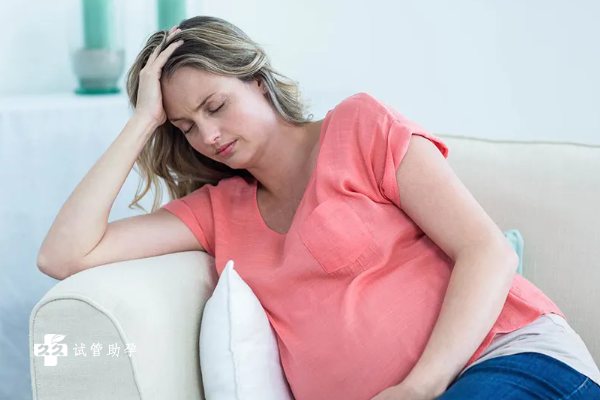 宫外孕早期有哪些征兆，出现剧烈腹痛、阴道出血要注意了